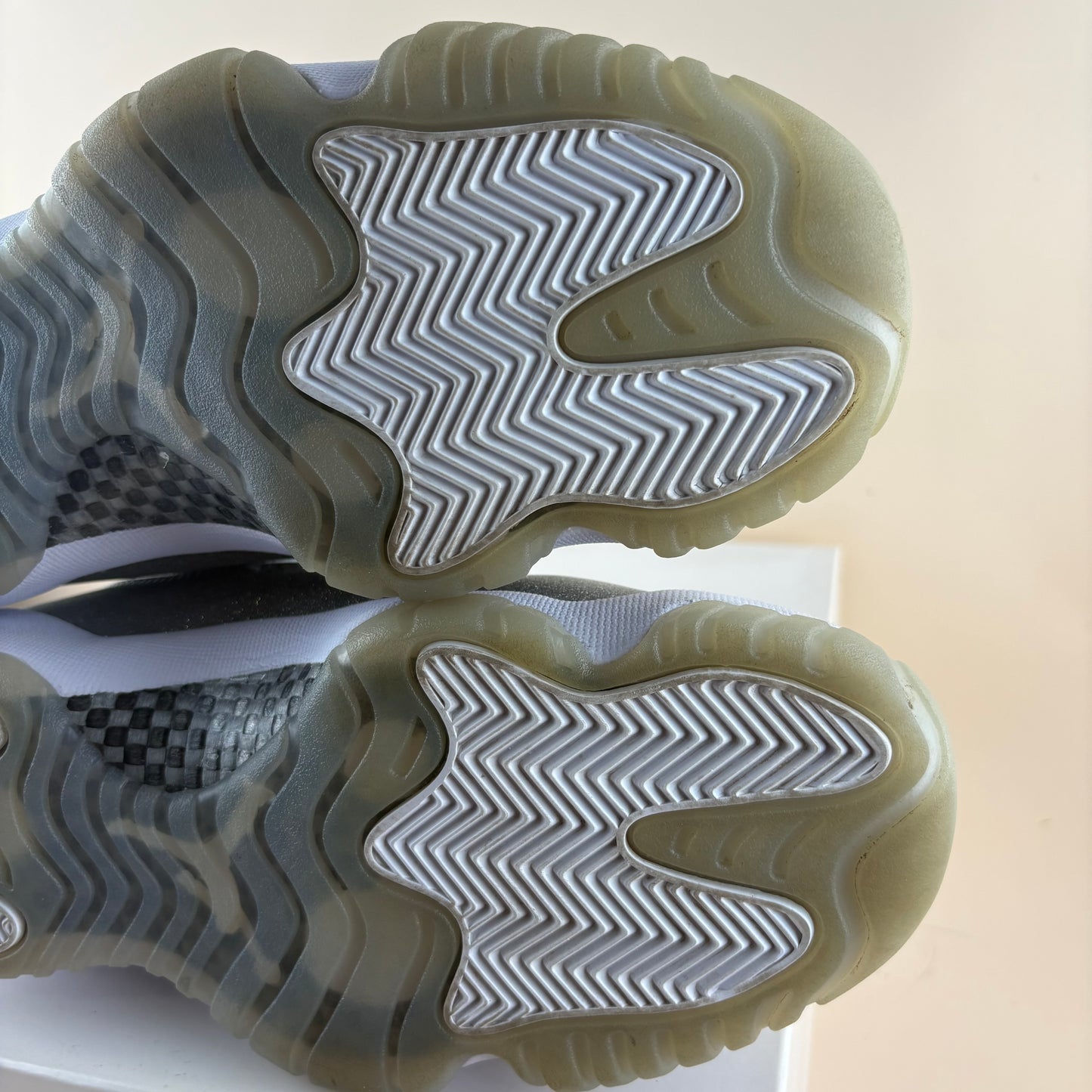 Jordan 11 Retro White Metallic Silver W (Pre-owned)