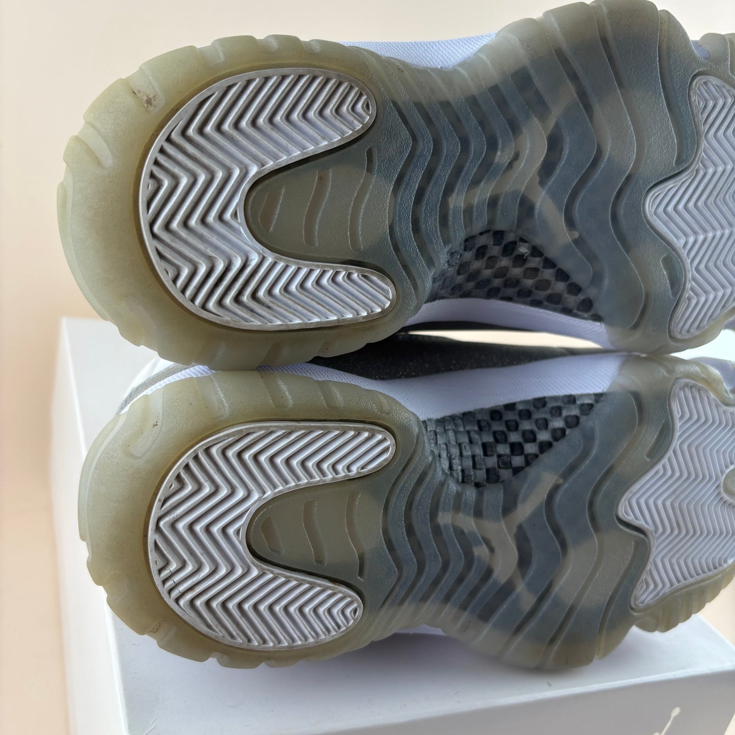 Jordan 11 Retro White Metallic Silver W (Pre-owned)